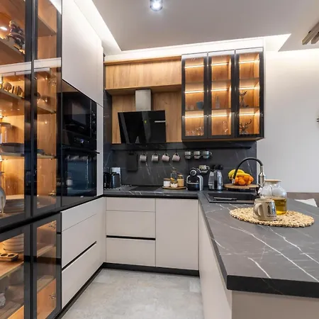Luxury 1br In Family Garden W/ Private Garage * Варна