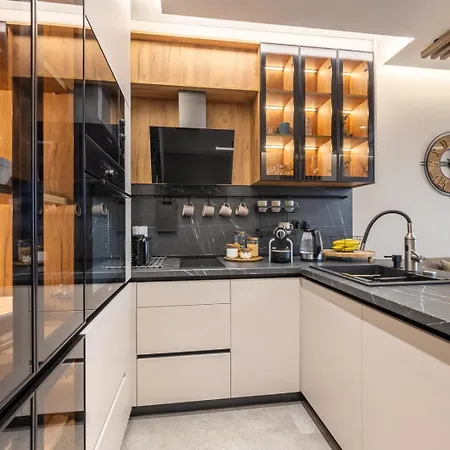 Luxury 1br In Family Garden W/ Private Garage *