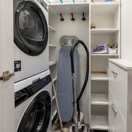 Luxury 1br In Family Garden W/ Private Garage *