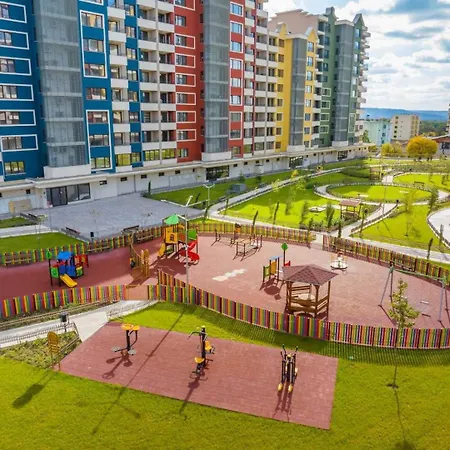 Luxury 1br In Family Garden W/ Private Garage *