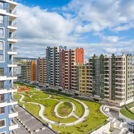 Luxury 1br In Family Garden W/ Private Garage Lägenhet *